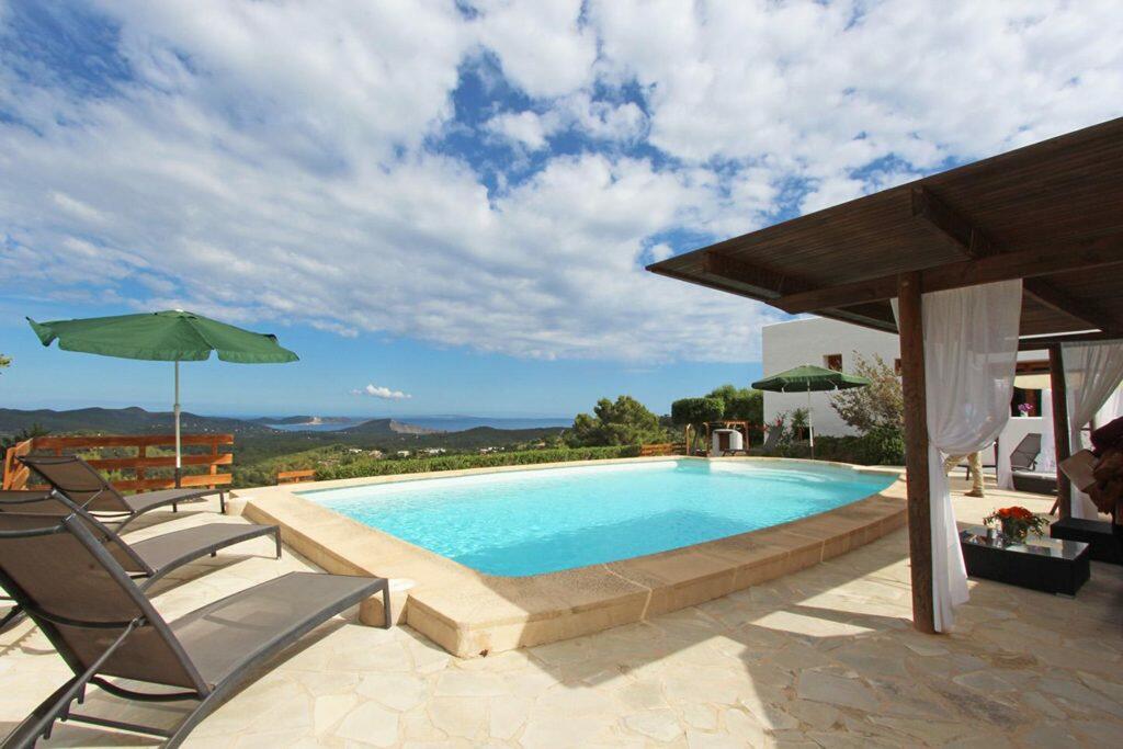 Authentic Ibizan finca renovated with stunning sea views and rental license in Es Cubells
