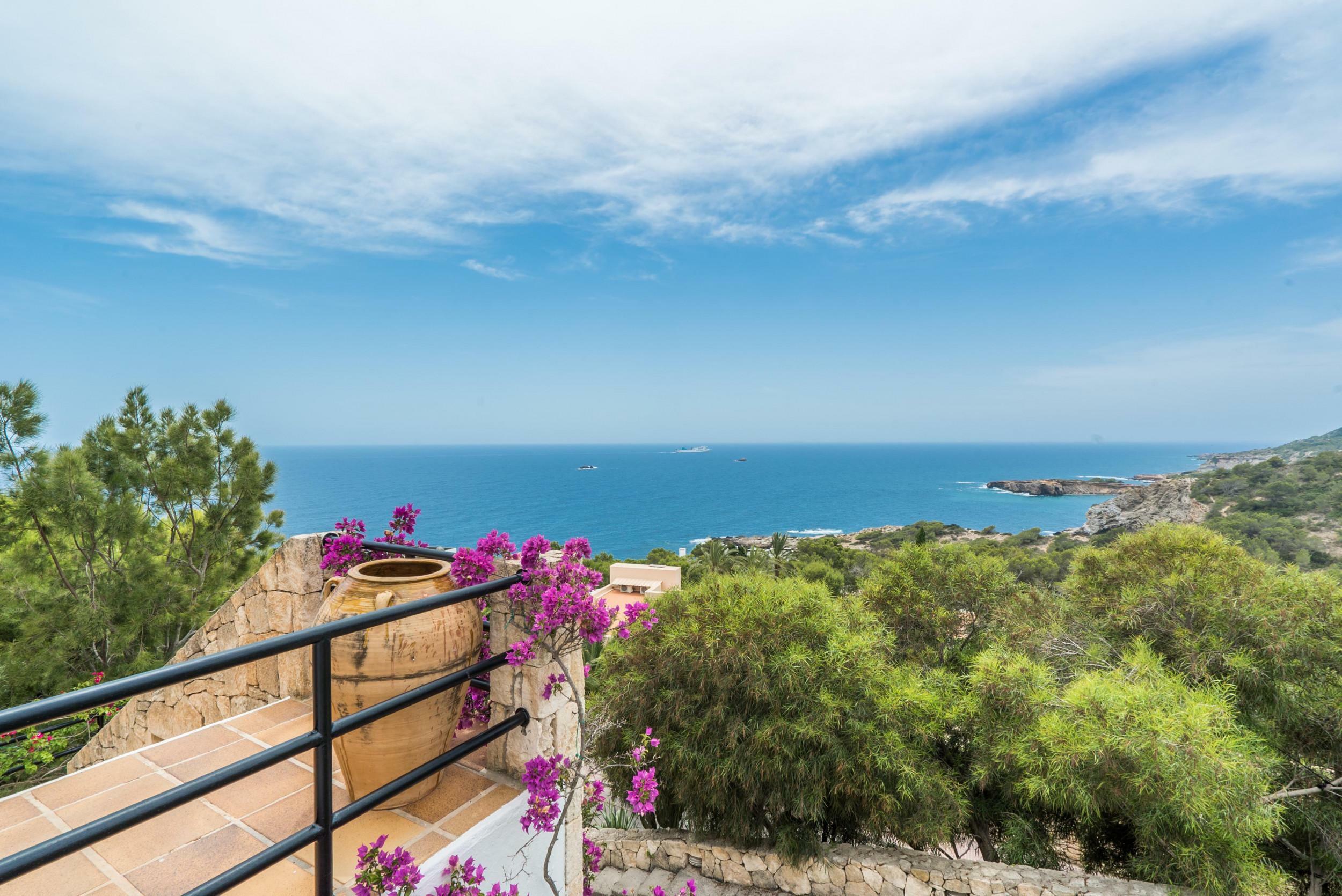 Spectacular villa in Roca Llisa with panoramic sea views