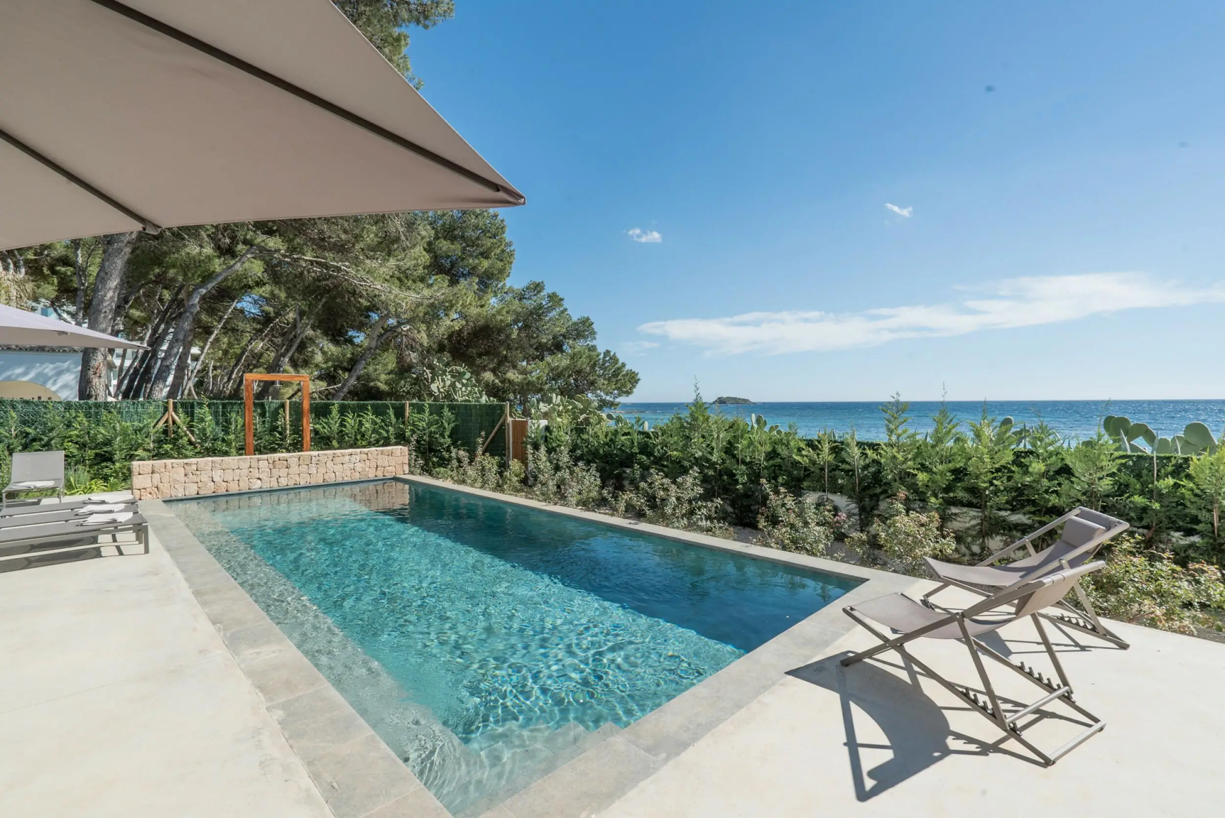 Villas Blue is a remarkable seafront property in Santa Eulalia, comprising two independent villas with a total of 9 en suite bedrooms and 2 private swimming pools. Set on a 1,400 m² frontline plot with direct access to the sea, the spaces are designed for modern living with open interiors, roof terraces, and panoramic views. 